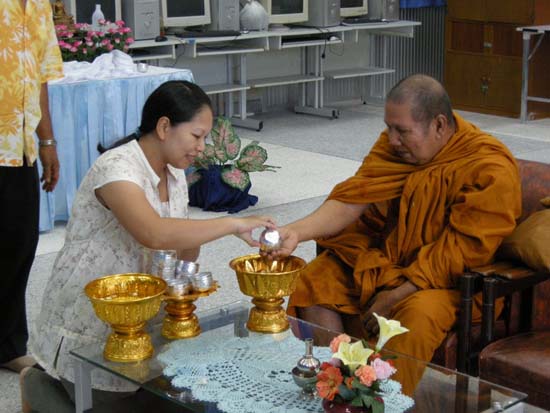 กิจกรรมสืบสานประเพณีสงกรานต์ คณะศึกษาศาสตร์ ปี 2554 ภาพที่ 104