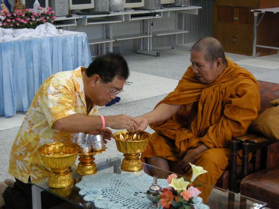 กิจกรรมสืบสานประเพณีสงกรานต์ คณะศึกษาศาสตร์ ปี 2554 ภาพที่ 105