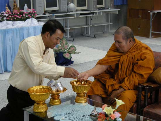 กิจกรรมสืบสานประเพณีสงกรานต์ คณะศึกษาศาสตร์ ปี 2554 ภาพที่ 106