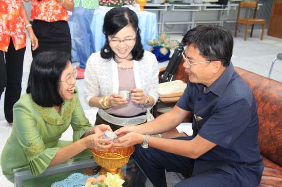 กิจกรรมสืบสานประเพณีสงกรานต์ คณะศึกษาศาสตร์ ปี 2554 ภาพที่ 108