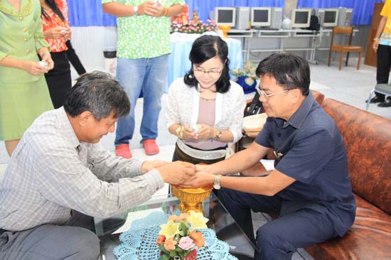 กิจกรรมสืบสานประเพณีสงกรานต์ คณะศึกษาศาสตร์ ปี 2554 ภาพที่ 109