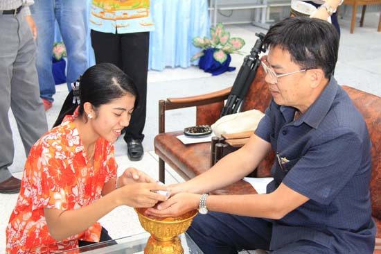 กิจกรรมสืบสานประเพณีสงกรานต์ คณะศึกษาศาสตร์ ปี 2554 ภาพที่ 114