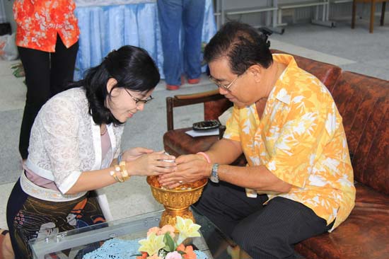 กิจกรรมสืบสานประเพณีสงกรานต์ คณะศึกษาศาสตร์ ปี 2554 ภาพที่ 118