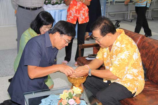 กิจกรรมสืบสานประเพณีสงกรานต์ คณะศึกษาศาสตร์ ปี 2554 ภาพที่ 120