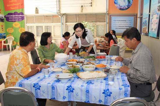 กิจกรรมสืบสานประเพณีสงกรานต์ คณะศึกษาศาสตร์ ปี 2554 ภาพที่ 128