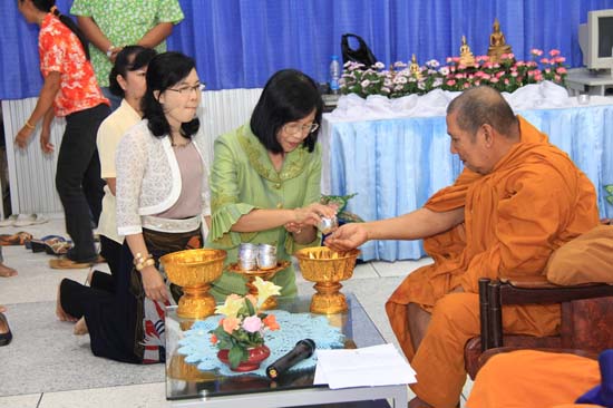 กิจกรรมสืบสานประเพณีสงกรานต์ คณะศึกษาศาสตร์ ปี 2554 ภาพที่ 134