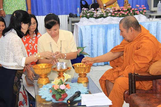กิจกรรมสืบสานประเพณีสงกรานต์ คณะศึกษาศาสตร์ ปี 2554 ภาพที่ 136