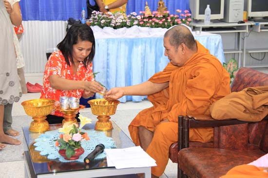 กิจกรรมสืบสานประเพณีสงกรานต์ คณะศึกษาศาสตร์ ปี 2554 ภาพที่ 139
