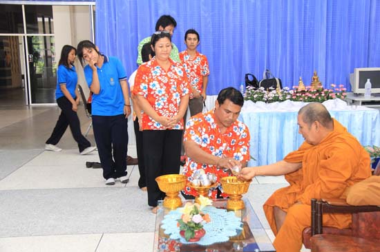 กิจกรรมสืบสานประเพณีสงกรานต์ คณะศึกษาศาสตร์ ปี 2554 ภาพที่ 143