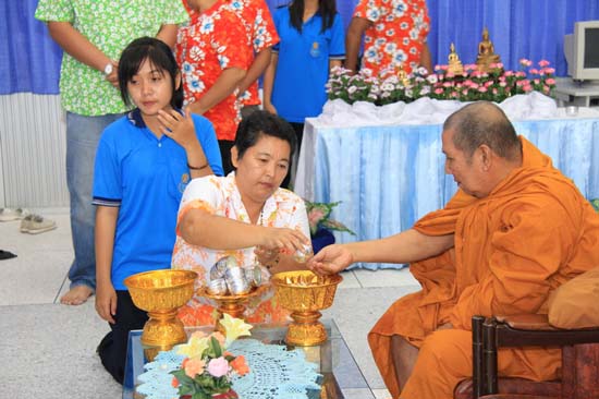 กิจกรรมสืบสานประเพณีสงกรานต์ คณะศึกษาศาสตร์ ปี 2554 ภาพที่ 145
