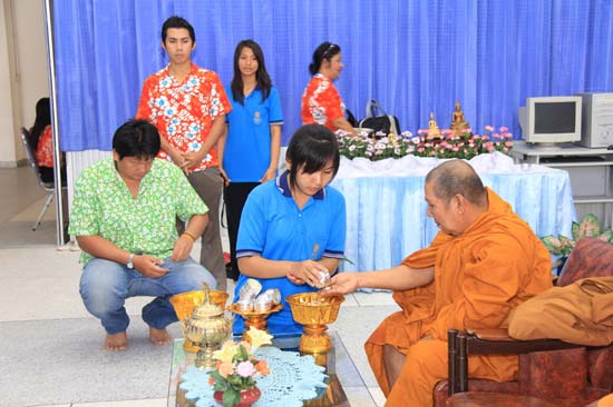 กิจกรรมสืบสานประเพณีสงกรานต์ คณะศึกษาศาสตร์ ปี 2554 ภาพที่ 146