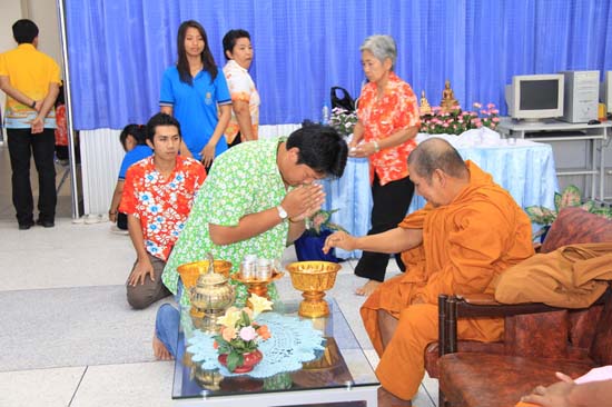 กิจกรรมสืบสานประเพณีสงกรานต์ คณะศึกษาศาสตร์ ปี 2554 ภาพที่ 147