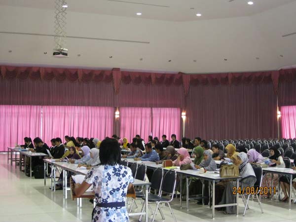 ปฐมนิเทศและเตรียมความพร้อมนิสิตฝึกปฏิบัติการสอน ภาคเรียนที่ 1 ปีการศึกษา 2554 ภาพที่ 8