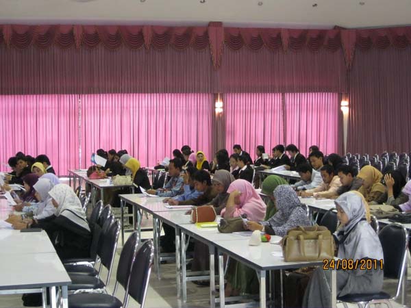ปฐมนิเทศและเตรียมความพร้อมนิสิตฝึกปฏิบัติการสอน ภาคเรียนที่ 1 ปีการศึกษา 2554 ภาพที่ 9