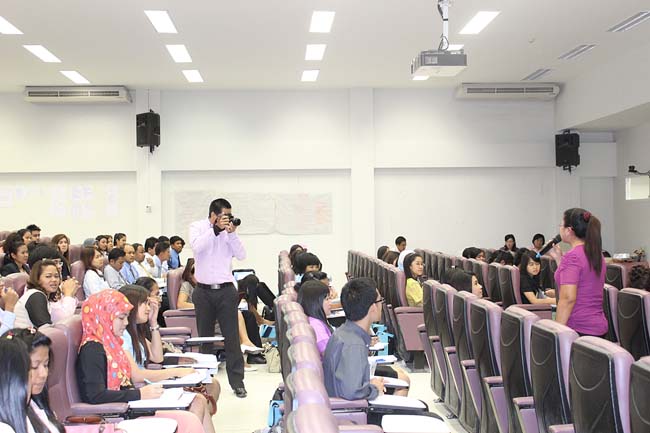 โครงการยกระดับครูทั้งระบบ รุ่นที่ 1 สพม.13 ระหว่างวันที่ 17-19 พฤษภาคม 2556 โดยคณะศึกษาศาสตร์ มหาวิทยาลัยทักษิณ ภาพที่ 14