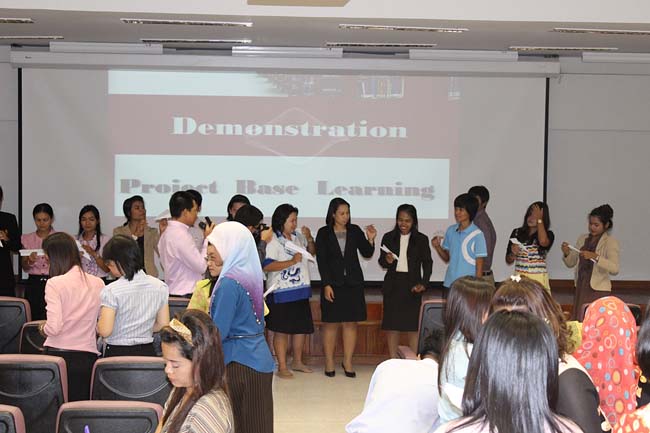 โครงการยกระดับครูทั้งระบบ รุ่นที่ 1 สพม.13 ระหว่างวันที่ 17-19 พฤษภาคม 2556 โดยคณะศึกษาศาสตร์ มหาวิทยาลัยทักษิณ ภาพที่ 41
