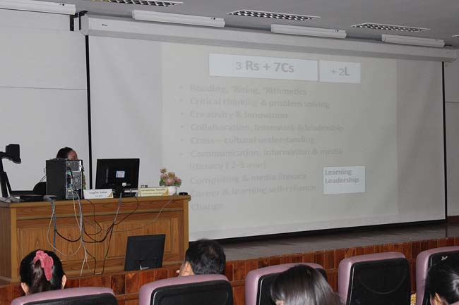 โครงการยกระดับครูทั้งระบบ รุ่นที่ 1 สพม.13 ระหว่างวันที่ 17-19 พฤษภาคม 2556 โดยคณะศึกษาศาสตร์ มหาวิทยาลัยทักษิณ ภาพที่ 174