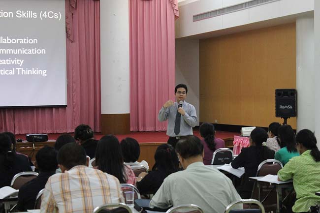 โครงการยกระดับครูทั้งระบบ รุ่นที่ 2 สพม.13 ระหว่างวันที่ 25-27 พฤษภาคม 2556 โดยคณะศึกษาศาสตร์ มหาวิทยาลัยทักษิณ ภาพที่ 279