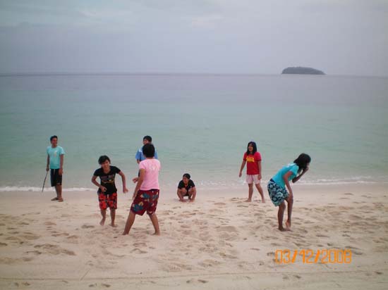 กิจกรรมกีฬาชายหาดสัมพันธ์ คณะศึกษาศาสตร์ ณ เกาะอาดัง