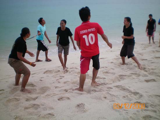 กิจกรรมกีฬาชายหาดสัมพันธ์ คณะศึกษาศาสตร์ ณ เกาะอาดัง ภาพที่ 3