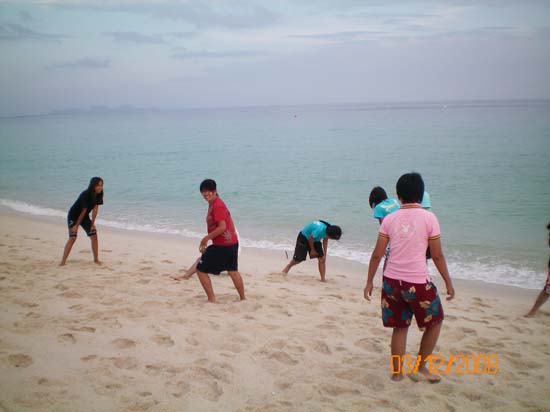 กิจกรรมกีฬาชายหาดสัมพันธ์ คณะศึกษาศาสตร์ ณ เกาะอาดัง ภาพที่ 4