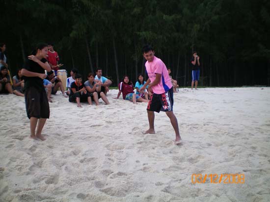 กิจกรรมกีฬาชายหาดสัมพันธ์ คณะศึกษาศาสตร์ ณ เกาะอาดัง ภาพที่ 6