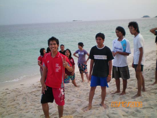 กิจกรรมกีฬาชายหาดสัมพันธ์ คณะศึกษาศาสตร์ ณ เกาะอาดัง ภาพที่ 25