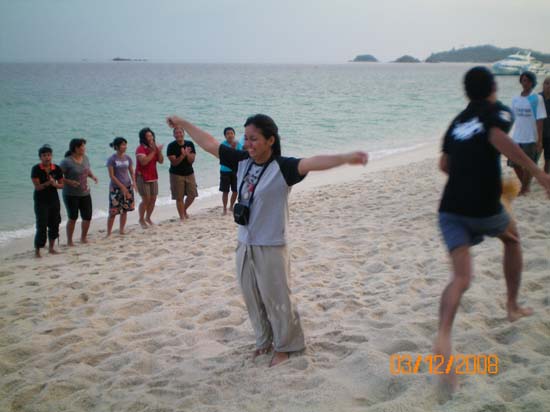 กิจกรรมกีฬาชายหาดสัมพันธ์ คณะศึกษาศาสตร์ ณ เกาะอาดัง ภาพที่ 26