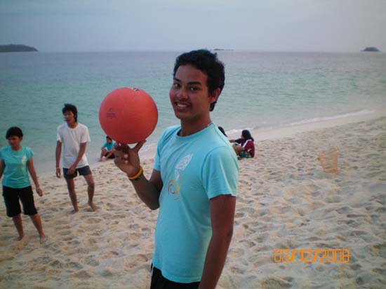 กิจกรรมกีฬาชายหาดสัมพันธ์ คณะศึกษาศาสตร์ ณ เกาะอาดัง ภาพที่ 30