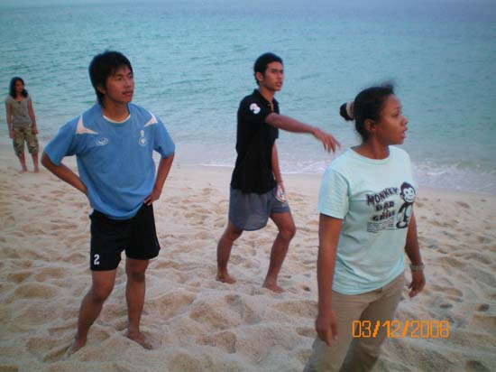 กิจกรรมกีฬาชายหาดสัมพันธ์ คณะศึกษาศาสตร์ ณ เกาะอาดัง ภาพที่ 32