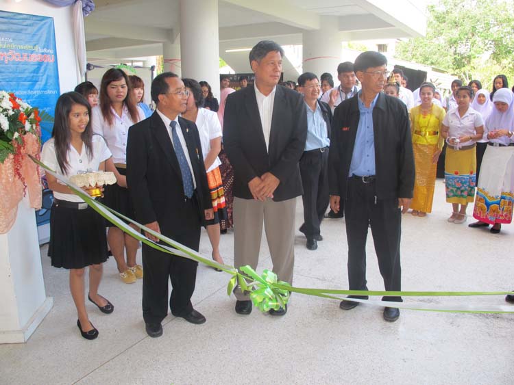 โครงการ Smart for all ครั้งที่ 3 เทคโนโลยีการเรียนรู้ในสังคมพหุวัฒนธรรม 7 - 11กันยายน 2555 ณ หอประชุมปาริชาต ภาพที่ 6