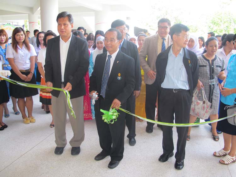 โครงการ Smart for all ครั้งที่ 3 เทคโนโลยีการเรียนรู้ในสังคมพหุวัฒนธรรม 7 - 11กันยายน 2555 ณ หอประชุมปาริชาต ภาพที่ 9