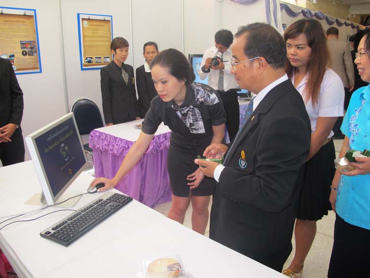 โครงการ Smart for all ครั้งที่ 3 เทคโนโลยีการเรียนรู้ในสังคมพหุวัฒนธรรม 7 - 11กันยายน 2555 ณ หอประชุมปาริชาต ภาพที่ 17