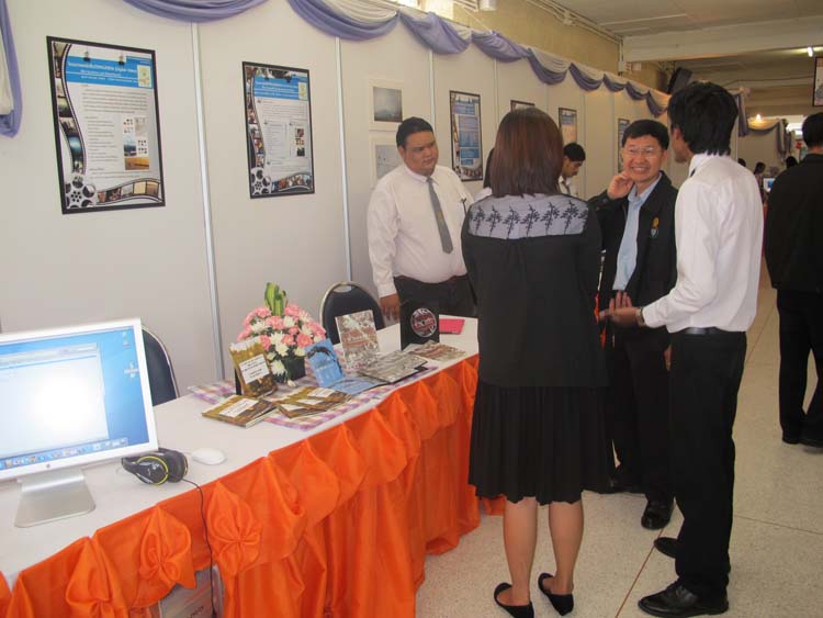 โครงการ Smart for all ครั้งที่ 3 เทคโนโลยีการเรียนรู้ในสังคมพหุวัฒนธรรม 7 - 11กันยายน 2555 ณ หอประชุมปาริชาต ภาพที่ 20