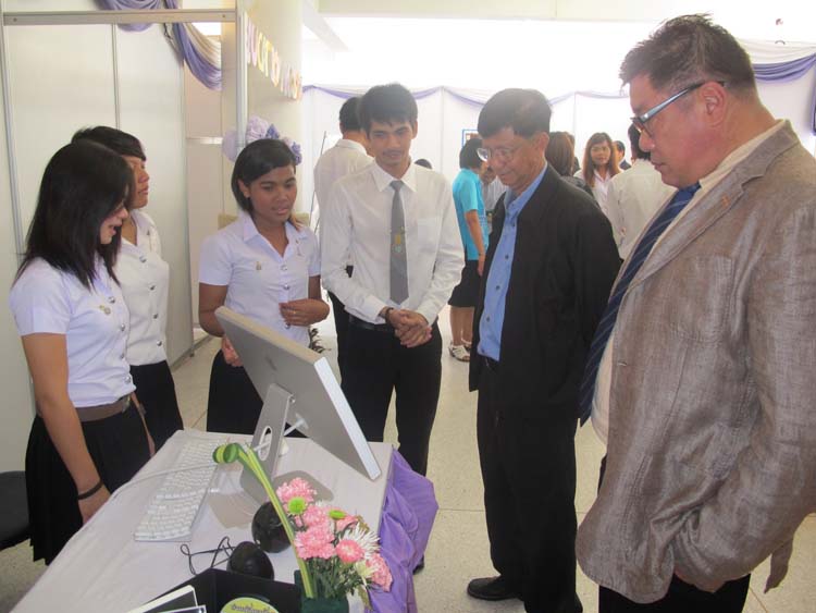 โครงการ Smart for all ครั้งที่ 3 เทคโนโลยีการเรียนรู้ในสังคมพหุวัฒนธรรม 7 - 11กันยายน 2555 ณ หอประชุมปาริชาต ภาพที่ 23