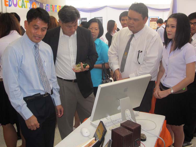 โครงการ Smart for all ครั้งที่ 3 เทคโนโลยีการเรียนรู้ในสังคมพหุวัฒนธรรม 7 - 11กันยายน 2555 ณ หอประชุมปาริชาต ภาพที่ 28