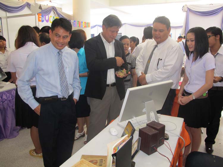 โครงการ Smart for all ครั้งที่ 3 เทคโนโลยีการเรียนรู้ในสังคมพหุวัฒนธรรม 7 - 11กันยายน 2555 ณ หอประชุมปาริชาต ภาพที่ 29