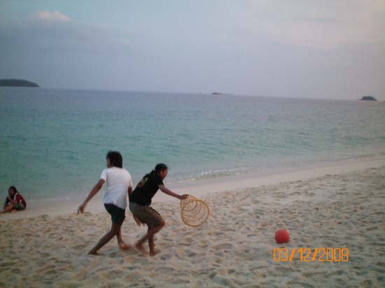 กิจกรรมกีฬาชายหาดสัมพันธ์ คณะศึกษาศาสตร์ ณ เกาะอาดัง ภาพที่ 35