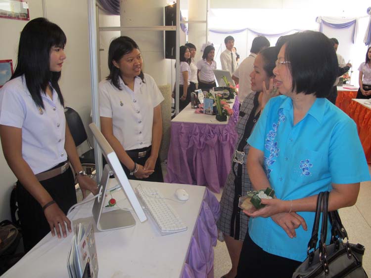 โครงการ Smart for all ครั้งที่ 3 เทคโนโลยีการเรียนรู้ในสังคมพหุวัฒนธรรม 7 - 11กันยายน 2555 ณ หอประชุมปาริชาต ภาพที่ 45