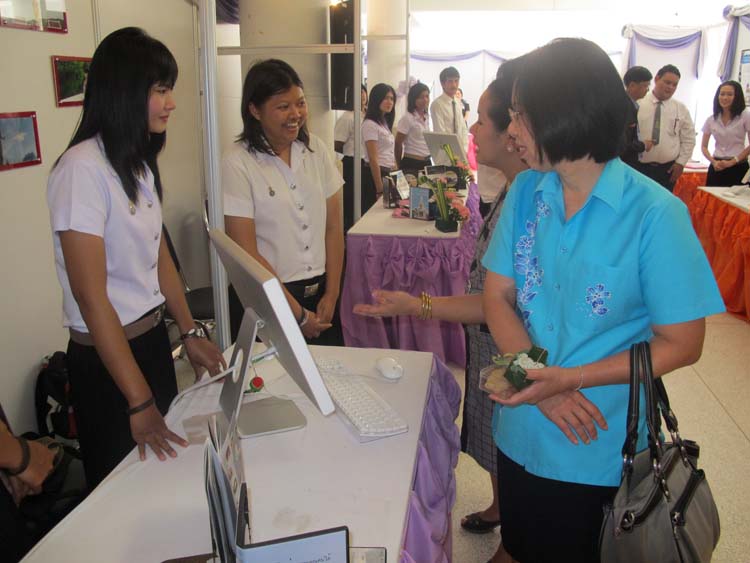 โครงการ Smart for all ครั้งที่ 3 เทคโนโลยีการเรียนรู้ในสังคมพหุวัฒนธรรม 7 - 11กันยายน 2555 ณ หอประชุมปาริชาต ภาพที่ 47