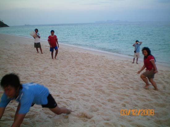 กิจกรรมกีฬาชายหาดสัมพันธ์ คณะศึกษาศาสตร์ ณ เกาะอาดัง ภาพที่ 37