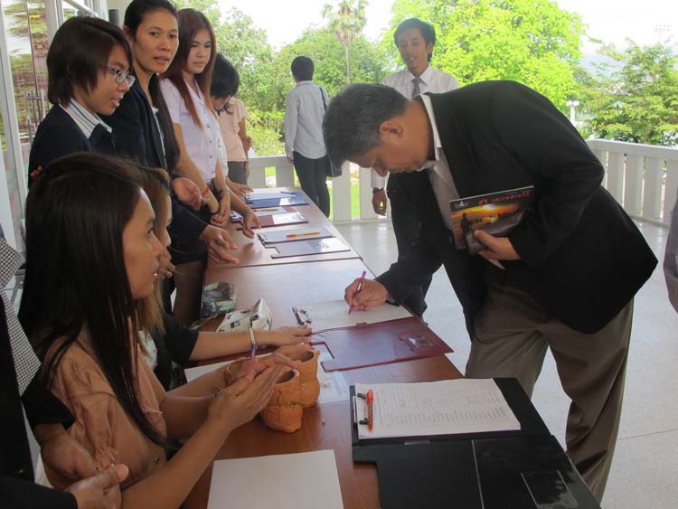 โครงการ Smart for all ครั้งที่ 3 เทคโนโลยีการเรียนรู้ในสังคมพหุวัฒนธรรม 7 - 11กันยายน 2555 ณ หอประชุมปาริชาต ภาพที่ 65