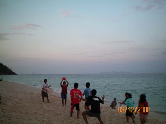 กิจกรรมกีฬาชายหาดสัมพันธ์ คณะศึกษาศาสตร์ ณ เกาะอาดัง ภาพที่ 39