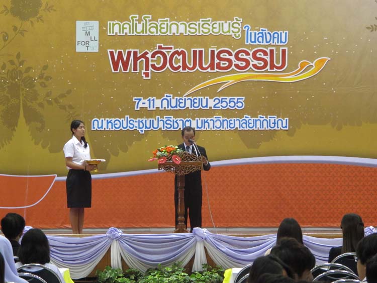 โครงการ Smart for all ครั้งที่ 3 เทคโนโลยีการเรียนรู้ในสังคมพหุวัฒนธรรม 7 - 11กันยายน 2555 ณ หอประชุมปาริชาต ภาพที่ 79