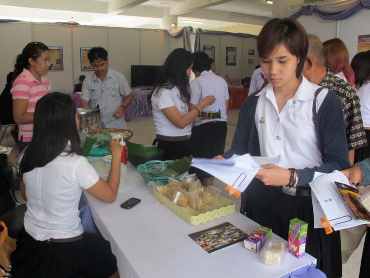 โครงการ Smart for all ครั้งที่ 3 เทคโนโลยีการเรียนรู้ในสังคมพหุวัฒนธรรม 7 - 11กันยายน 2555 ณ หอประชุมปาริชาต ภาพที่ 81