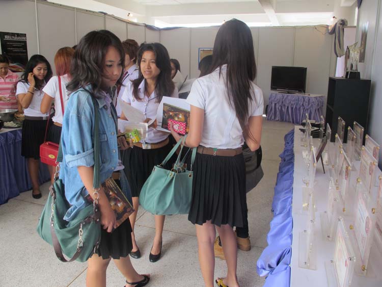 โครงการ Smart for all ครั้งที่ 3 เทคโนโลยีการเรียนรู้ในสังคมพหุวัฒนธรรม 7 - 11กันยายน 2555 ณ หอประชุมปาริชาต ภาพที่ 82