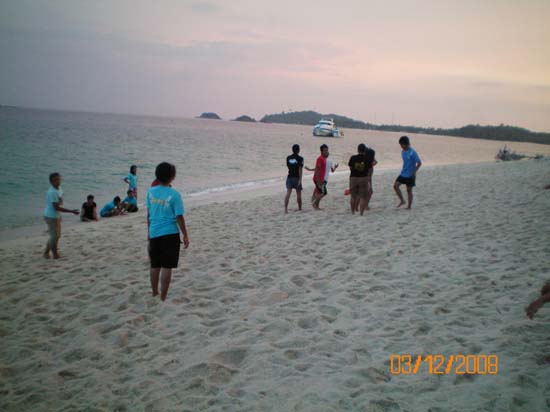 กิจกรรมกีฬาชายหาดสัมพันธ์ คณะศึกษาศาสตร์ ณ เกาะอาดัง ภาพที่ 42