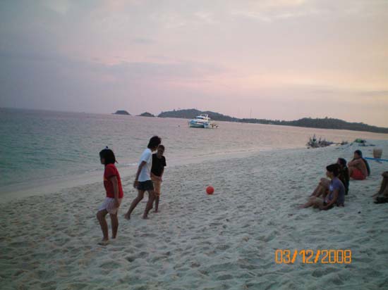 กิจกรรมกีฬาชายหาดสัมพันธ์ คณะศึกษาศาสตร์ ณ เกาะอาดัง ภาพที่ 45
