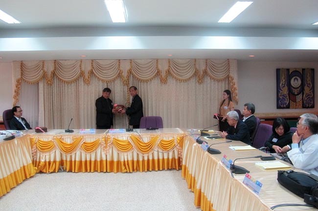 ผู้บริหารและบุคลากรคณะศึกษาศาสตร์เข้าร่วมกิจกรรมการจัดการความรู้กับกลุ่มคณะศึกษาศาสตร์ในเครือเทา-งามสัมพันธ์ ครั้งที่ 1/2556 วันที่ 7 กุมภาพันธ์ 2556 ณ วิทยาลัยการศึกษาต่อเนื่อง มหาวิทยาลัยพะเยา ภาพที่ 21