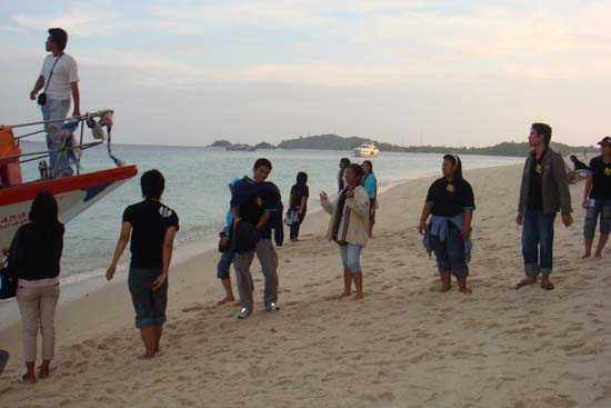 กิจกรรมกีฬาชายหาดสัมพันธ์ คณะศึกษาศาสตร์ ณ เกาะอาดัง ภาพที่ 69